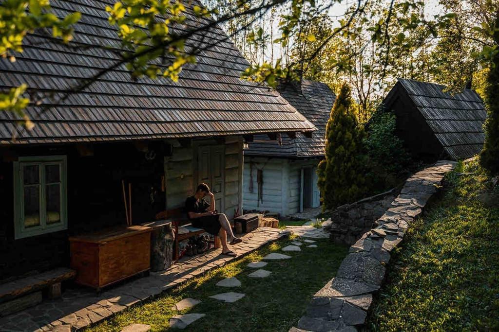 Zbojnicke Chalupky Villa Cavoj ภายนอก รูปภาพ